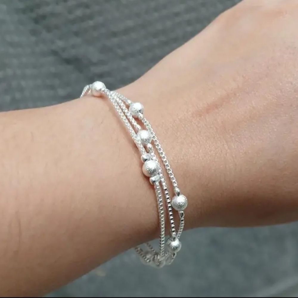 Women's Dainty Elegant 925 sterling silver charm bracelet.